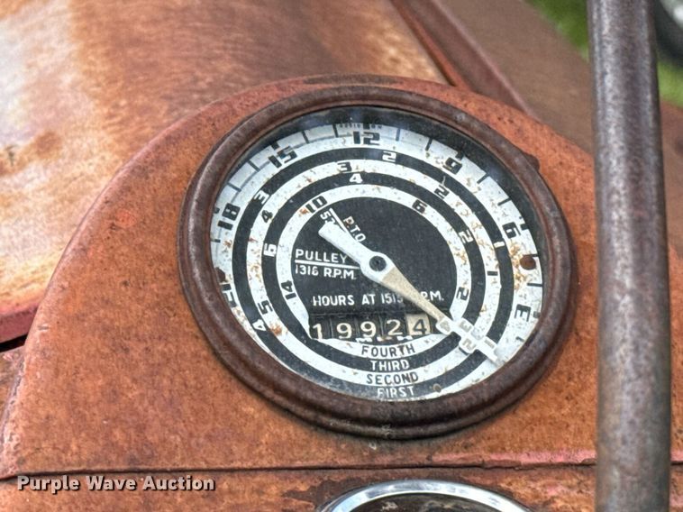 image for item HI9285 Ford tractor