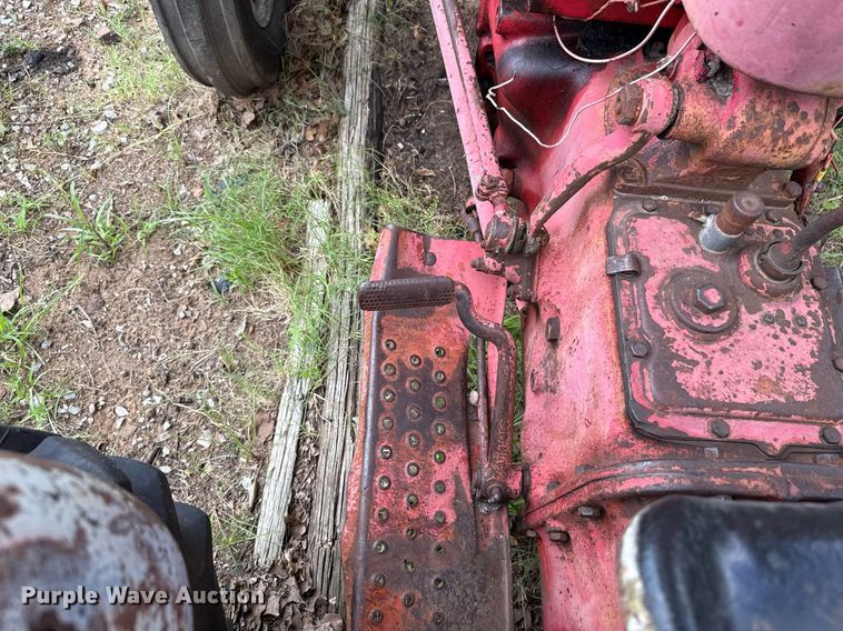 image for item HI9285 Ford tractor