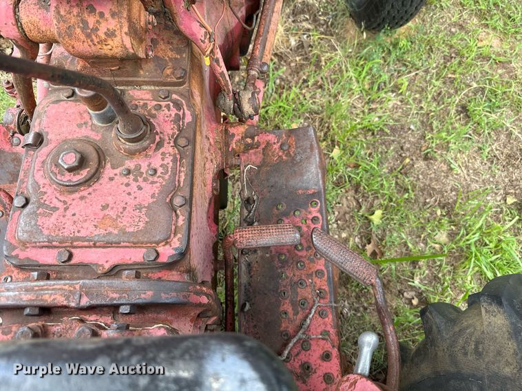 image for item HI9285 Ford tractor