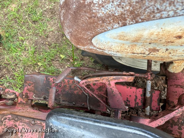 image for item HI9285 Ford tractor