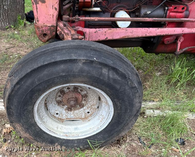 image for item HI9285 Ford tractor