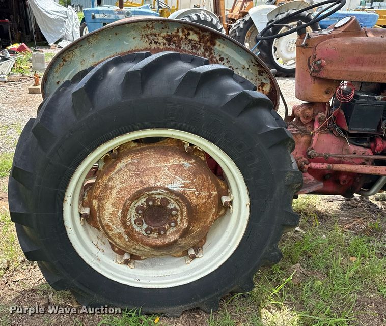 image for item HI9285 Ford tractor