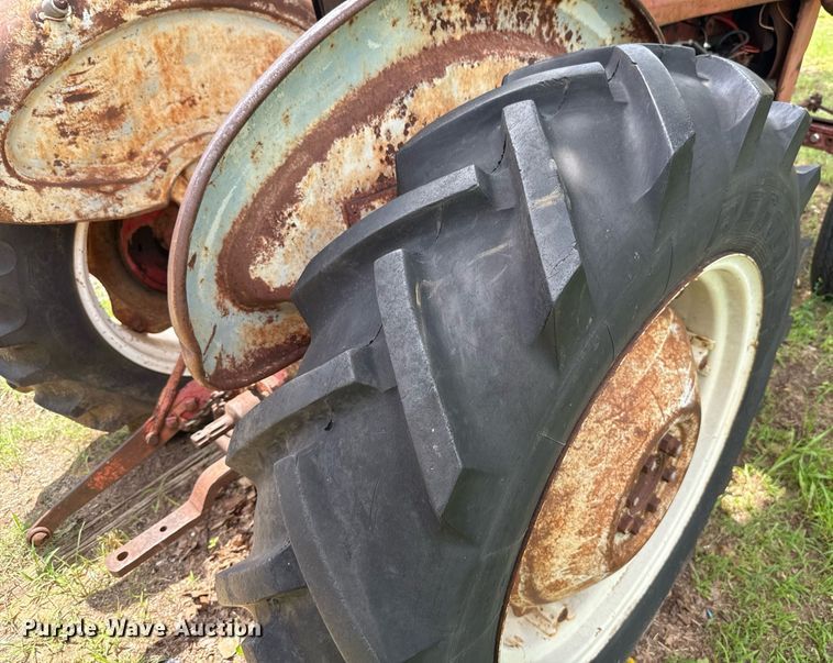 image for item HI9285 Ford tractor