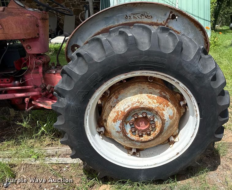 image for item HI9285 Ford tractor