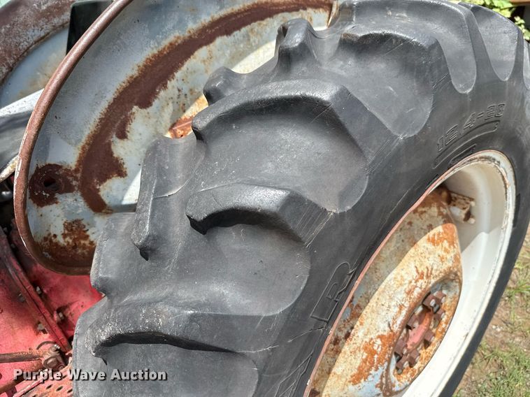 image for item HI9285 Ford tractor