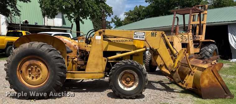 image for item HI9286 1983 Massey Ferguson 30E tractor