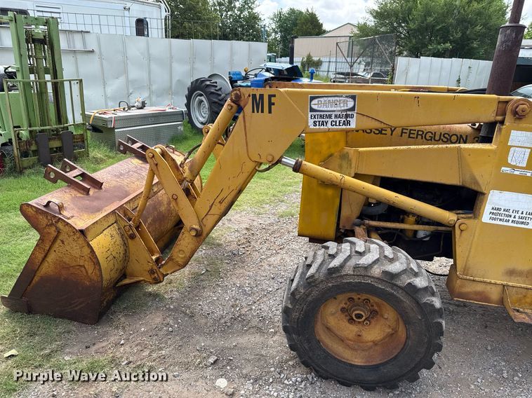 image for item HI9286 1983 Massey Ferguson 30E tractor