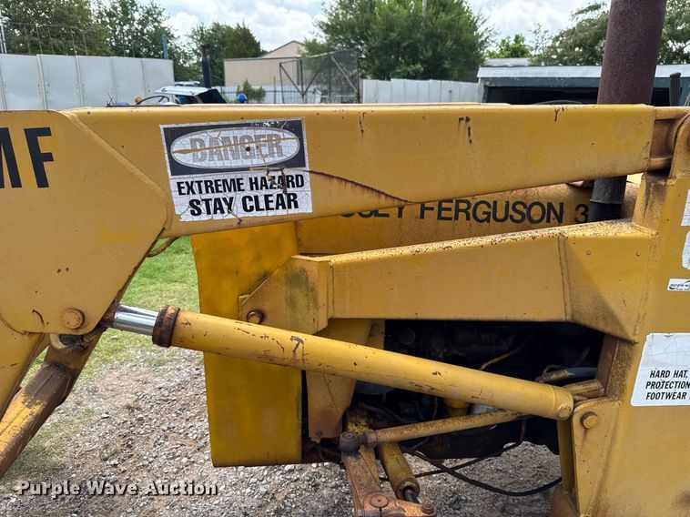 image for item HI9286 1983 Massey Ferguson 30E tractor