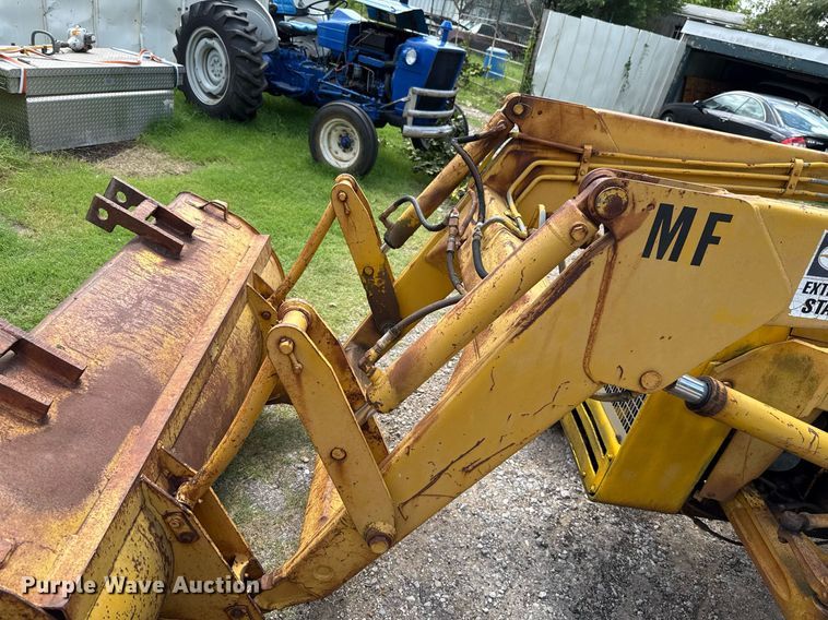 image for item HI9286 1983 Massey Ferguson 30E tractor