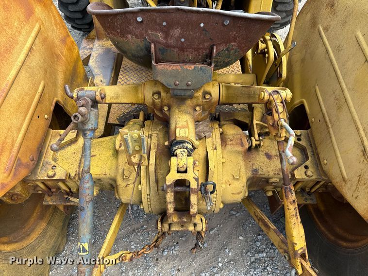 image for item HI9286 1983 Massey Ferguson 30E tractor