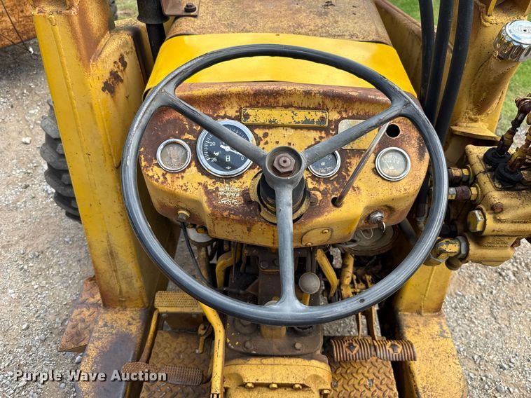 image for item HI9286 1983 Massey Ferguson 30E tractor