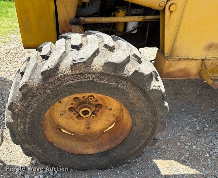 image for item HI9286 1983 Massey Ferguson 30E tractor