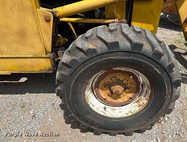 image for item HI9286 1983 Massey Ferguson 30E tractor