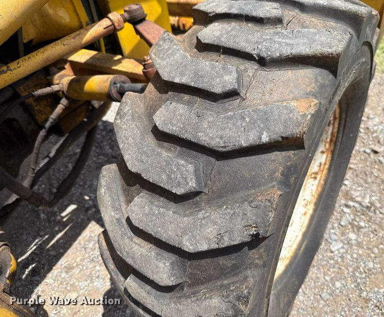 image for item HI9286 1983 Massey Ferguson 30E tractor