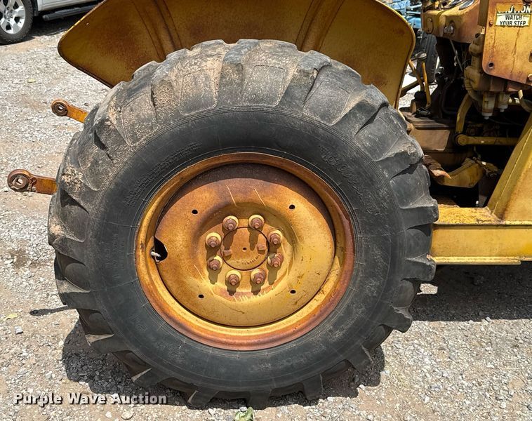 image for item HI9286 1983 Massey Ferguson 30E tractor