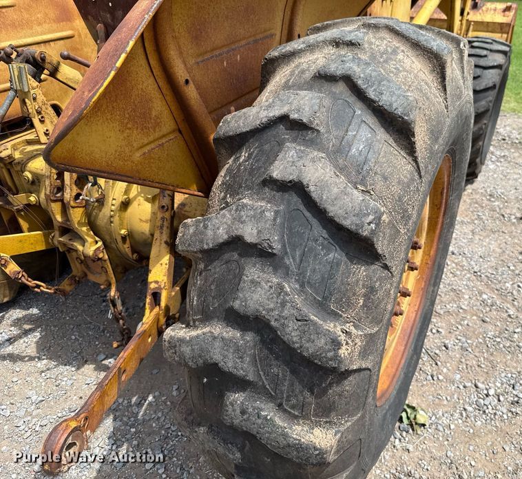 image for item HI9286 1983 Massey Ferguson 30E tractor