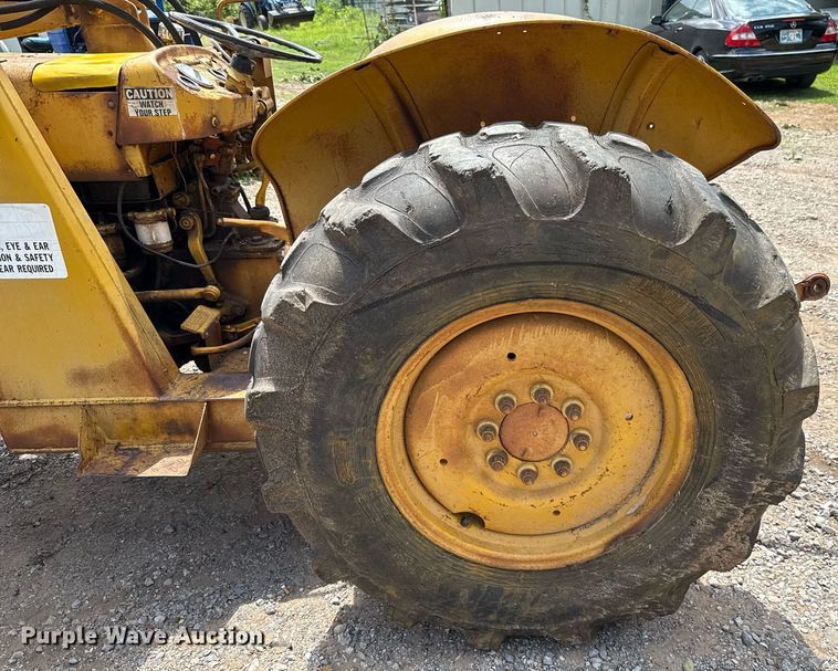 image for item HI9286 1983 Massey Ferguson 30E tractor