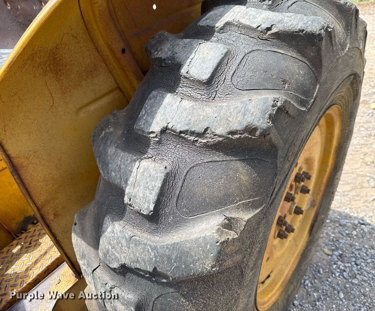 image for item HI9286 1983 Massey Ferguson 30E tractor