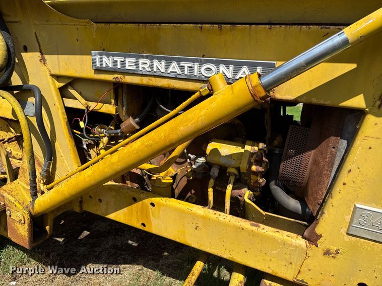 image for item HI9288 International 3444 tractor