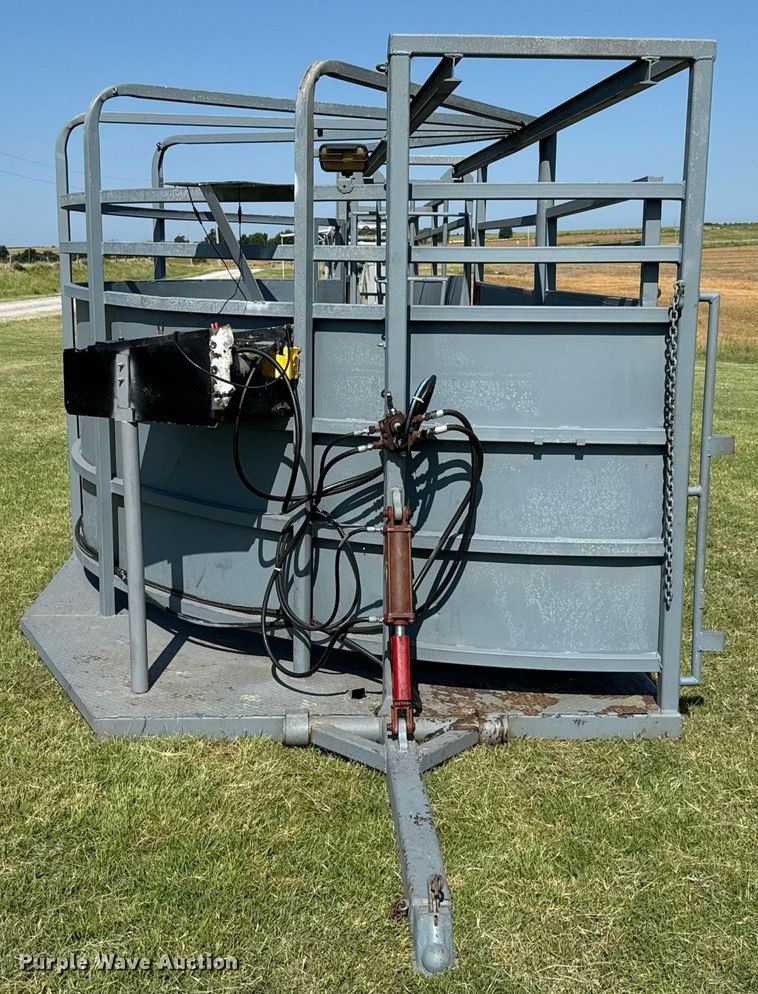 image for item HI9289 Molly Mfg. P-Tub livestock chute