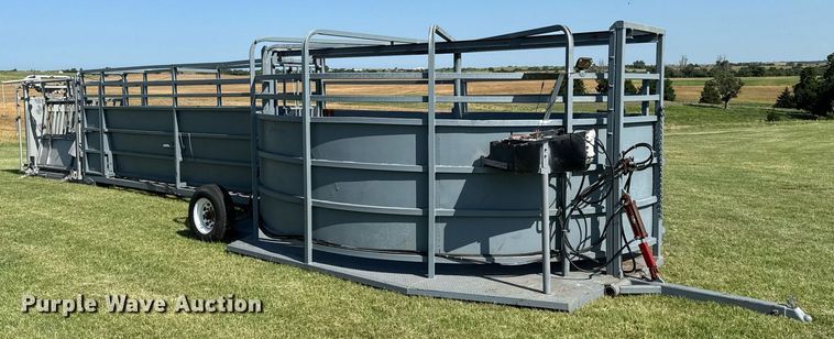 image for item HI9289 Molly Mfg. P-Tub livestock chute