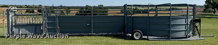 image for item HI9289 Molly Mfg. P-Tub livestock chute