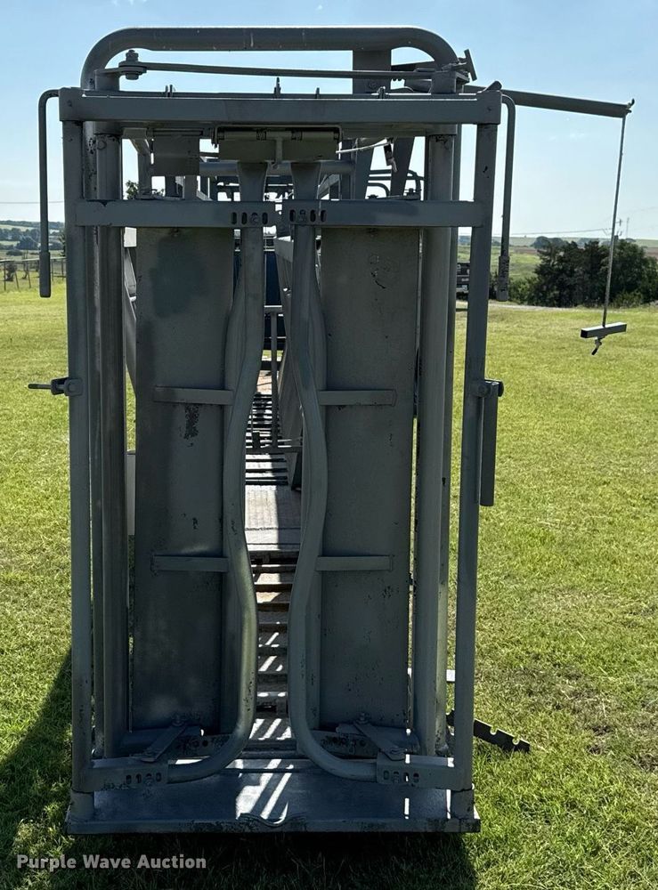 image for item HI9289 Molly Mfg. P-Tub livestock chute