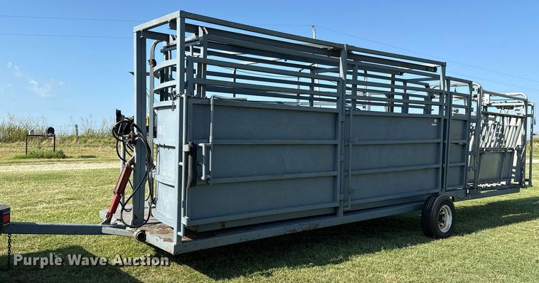 image for item HI9289 Molly Mfg. P-Tub livestock chute