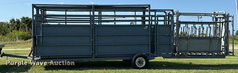 image for item HI9289 Molly Mfg. P-Tub livestock chute