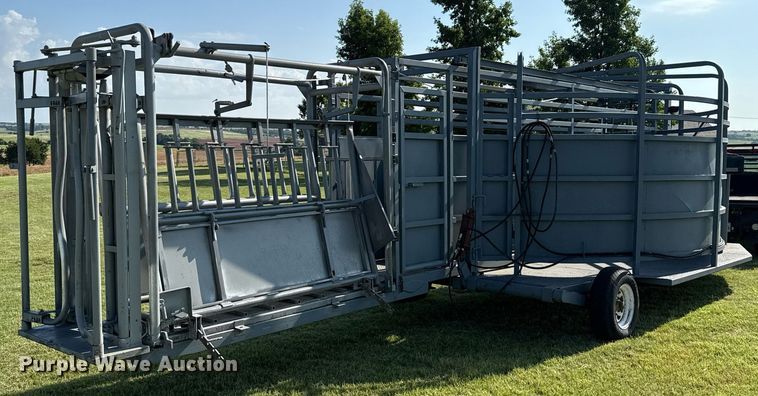 image for item HI9289 Molly Mfg. P-Tub livestock chute