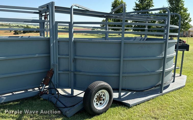 image for item HI9289 Molly Mfg. P-Tub livestock chute