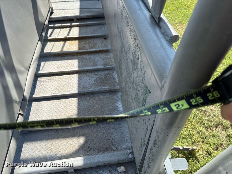 image for item HI9289 Molly Mfg. P-Tub livestock chute