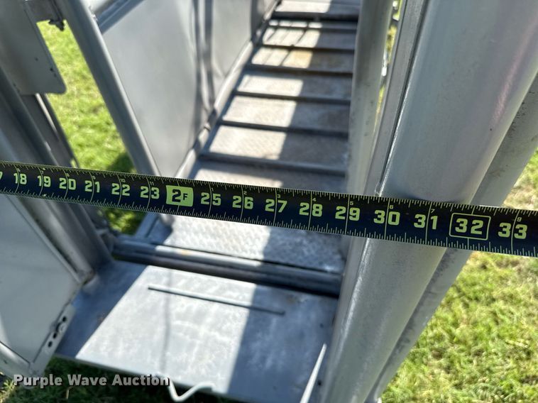 image for item HI9289 Molly Mfg. P-Tub livestock chute