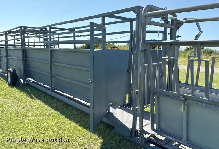 image for item HI9289 Molly Mfg. P-Tub livestock chute