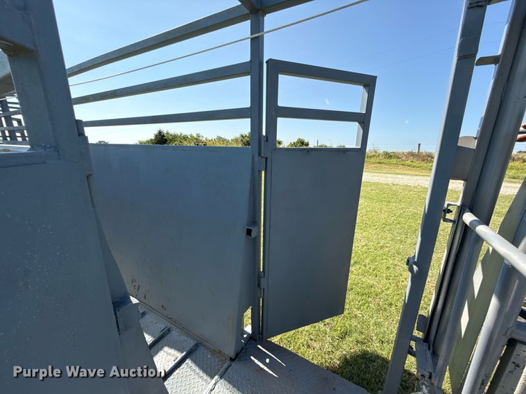 image for item HI9289 Molly Mfg. P-Tub livestock chute