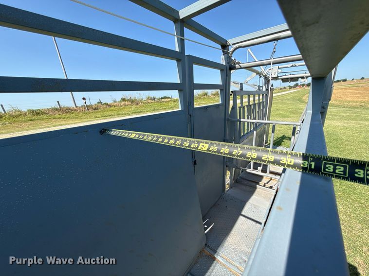image for item HI9289 Molly Mfg. P-Tub livestock chute