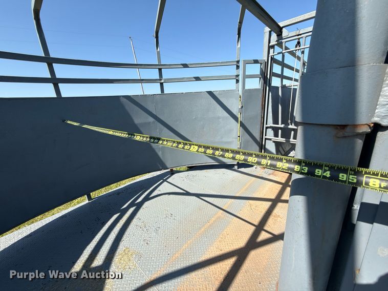 image for item HI9289 Molly Mfg. P-Tub livestock chute