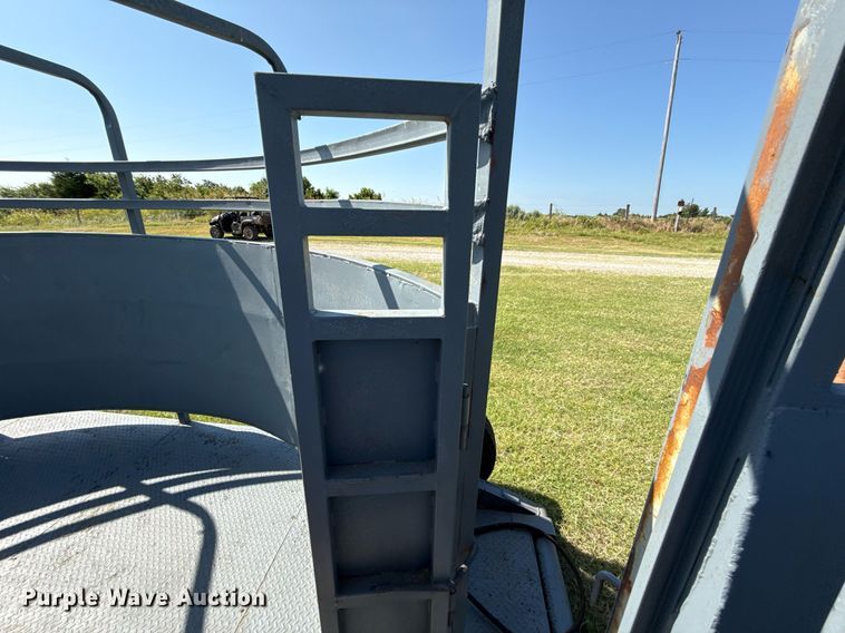 image for item HI9289 Molly Mfg. P-Tub livestock chute
