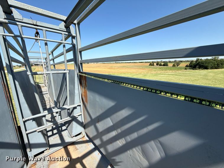 image for item HI9289 Molly Mfg. P-Tub livestock chute