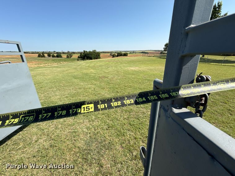 image for item HI9289 Molly Mfg. P-Tub livestock chute