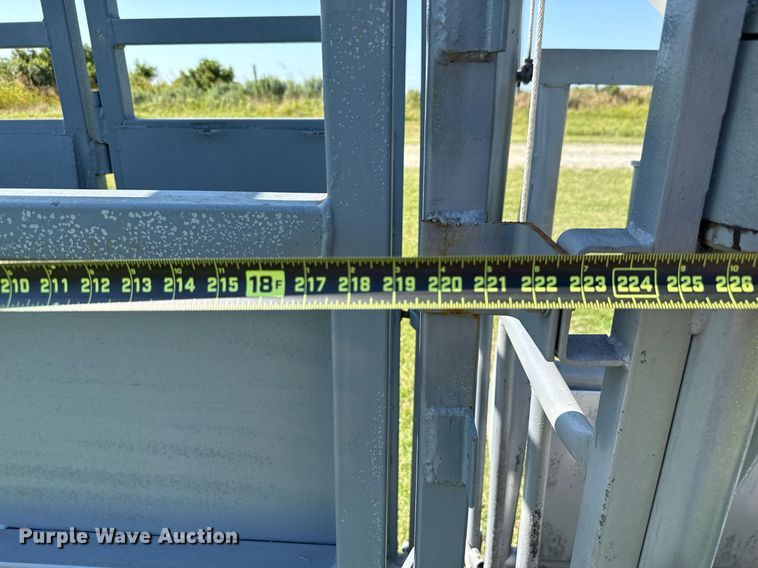 image for item HI9289 Molly Mfg. P-Tub livestock chute