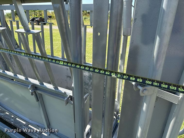 image for item HI9289 Molly Mfg. P-Tub livestock chute