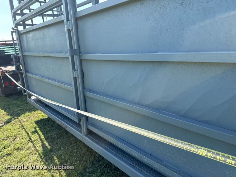 image for item HI9289 Molly Mfg. P-Tub livestock chute