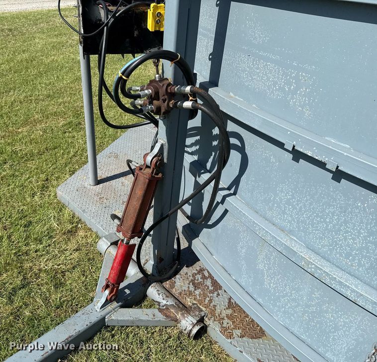 image for item HI9289 Molly Mfg. P-Tub livestock chute