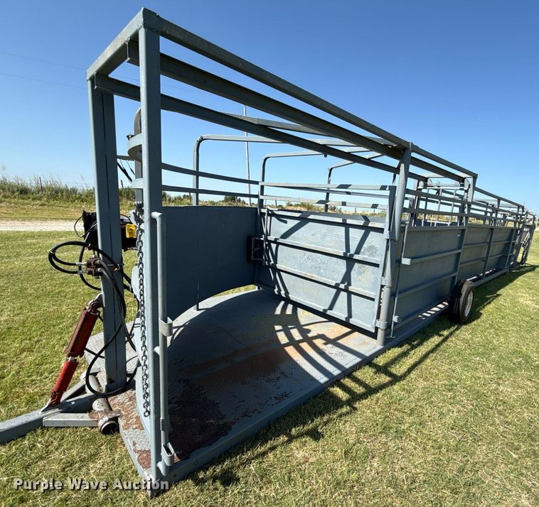 image for item HI9289 Molly Mfg. P-Tub livestock chute