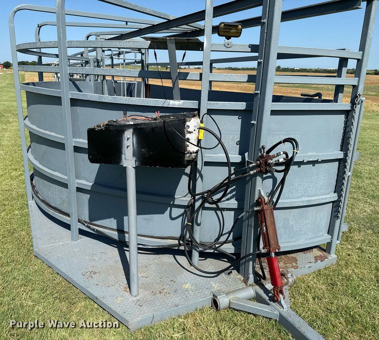 image for item HI9289 Molly Mfg. P-Tub livestock chute