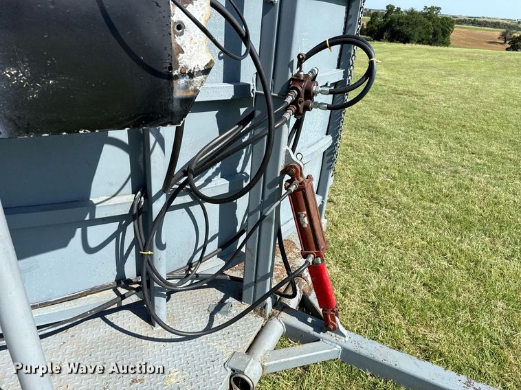 image for item HI9289 Molly Mfg. P-Tub livestock chute