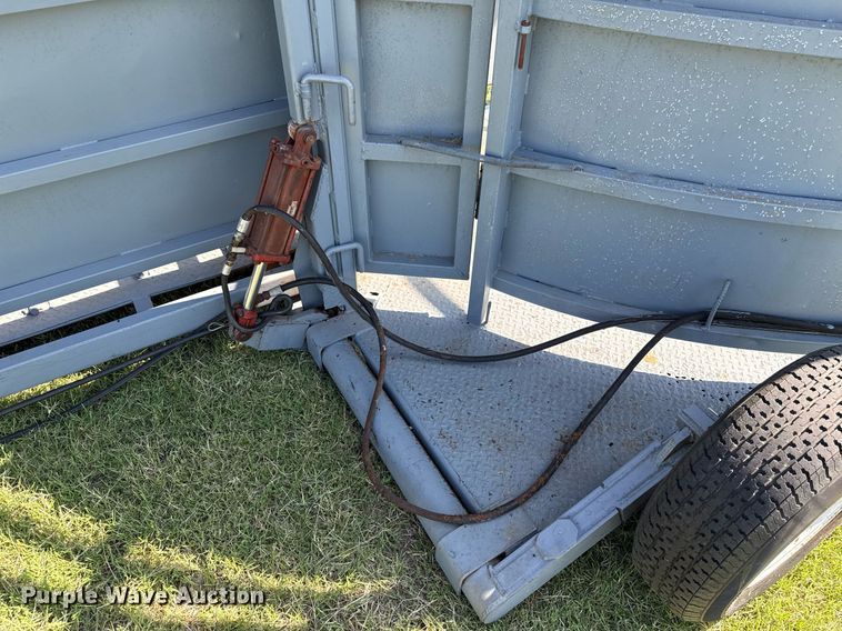 image for item HI9289 Molly Mfg. P-Tub livestock chute