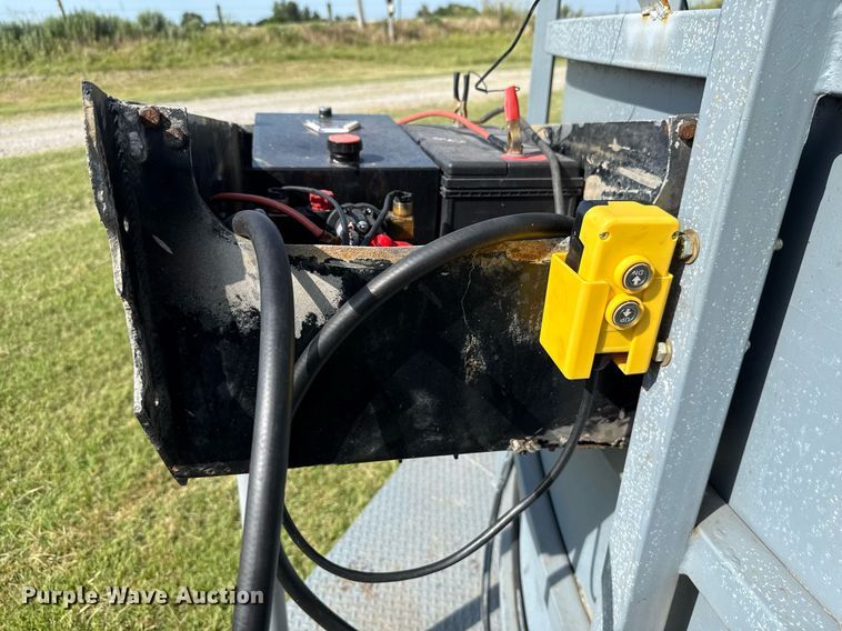 image for item HI9289 Molly Mfg. P-Tub livestock chute