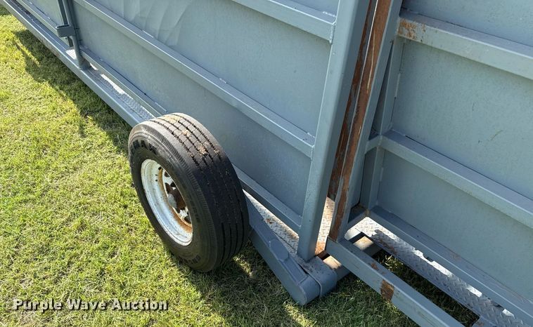 image for item HI9289 Molly Mfg. P-Tub livestock chute